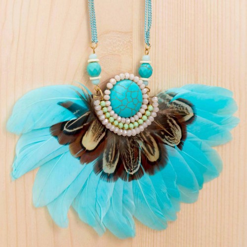 Collier VEREAS TURQUOISE DORADA Doré et Turquoise Rhodium Cristaus sertis et Turquoise reconstituée et Plumes