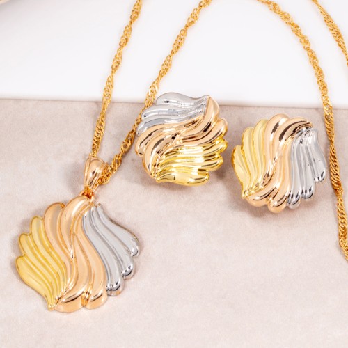 Parure ELISO All Gold Ras de cou pendentif et boucles d'oreilles puces Trois ors Argenté Doré Rosé Laiton doré à l'or fin