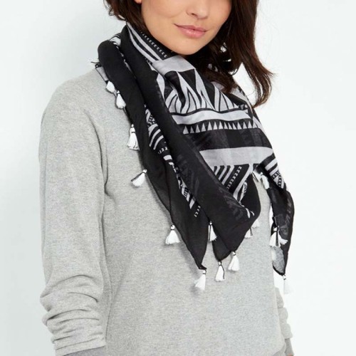 Foulard KALABE Black & White grand carré à breloques géométrique Blanc et Noir Viscose Imprimé Décorations pompons