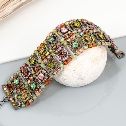 Bracelet SHAKESPER Khaki Green Silver Manchette chaine souple pavée camaïeu Argenté et Vert Kaki Rhodium Cristal de Swarovski