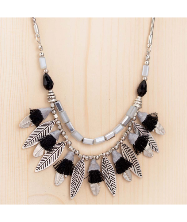 COLLIER - DAKOTA NOCHE SILVER - plastron indigène argent et noir pompons et breloques plumes